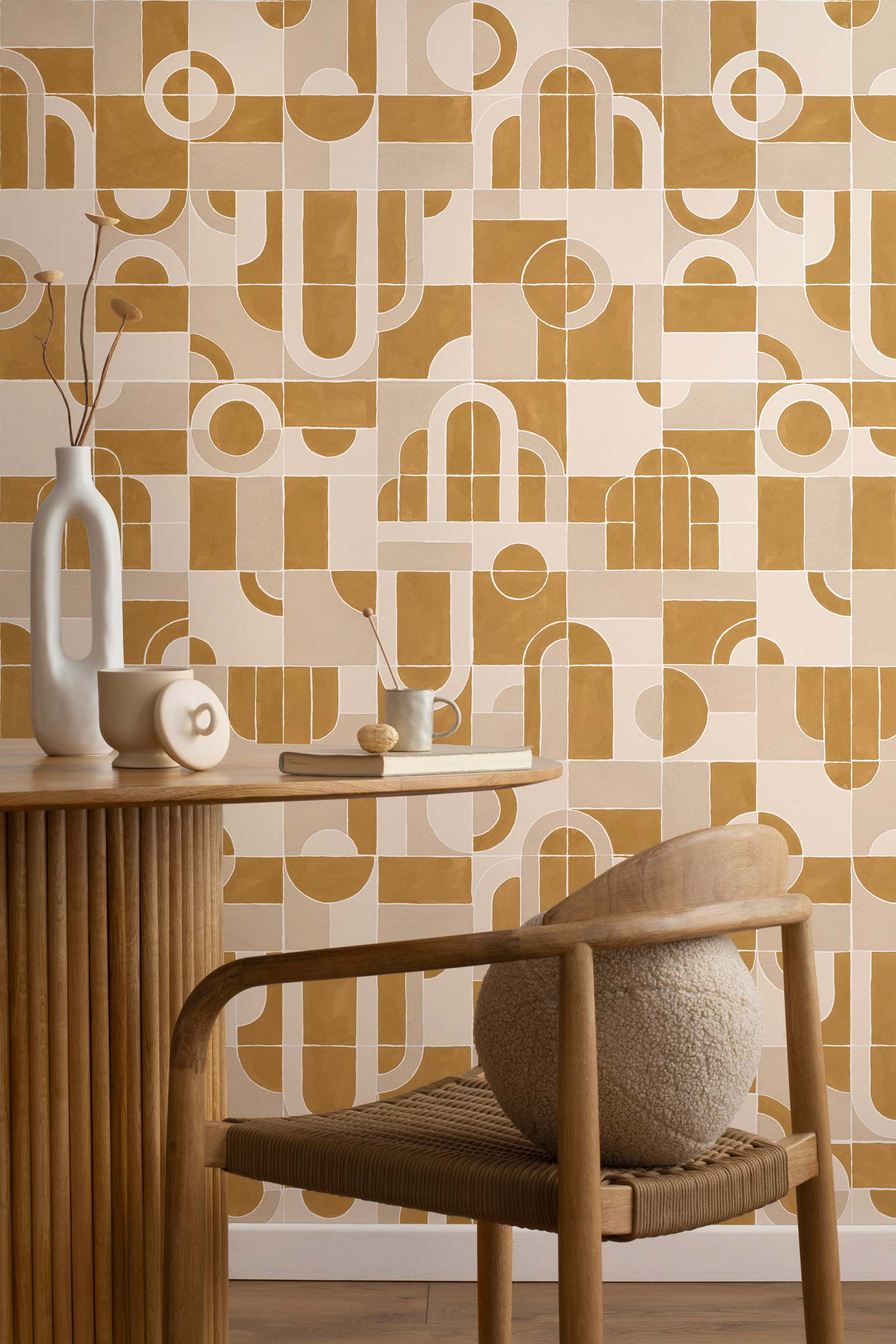 Papier peint Golden Twenties -Ocre doré et beige rosé - dans une salle-à-manger