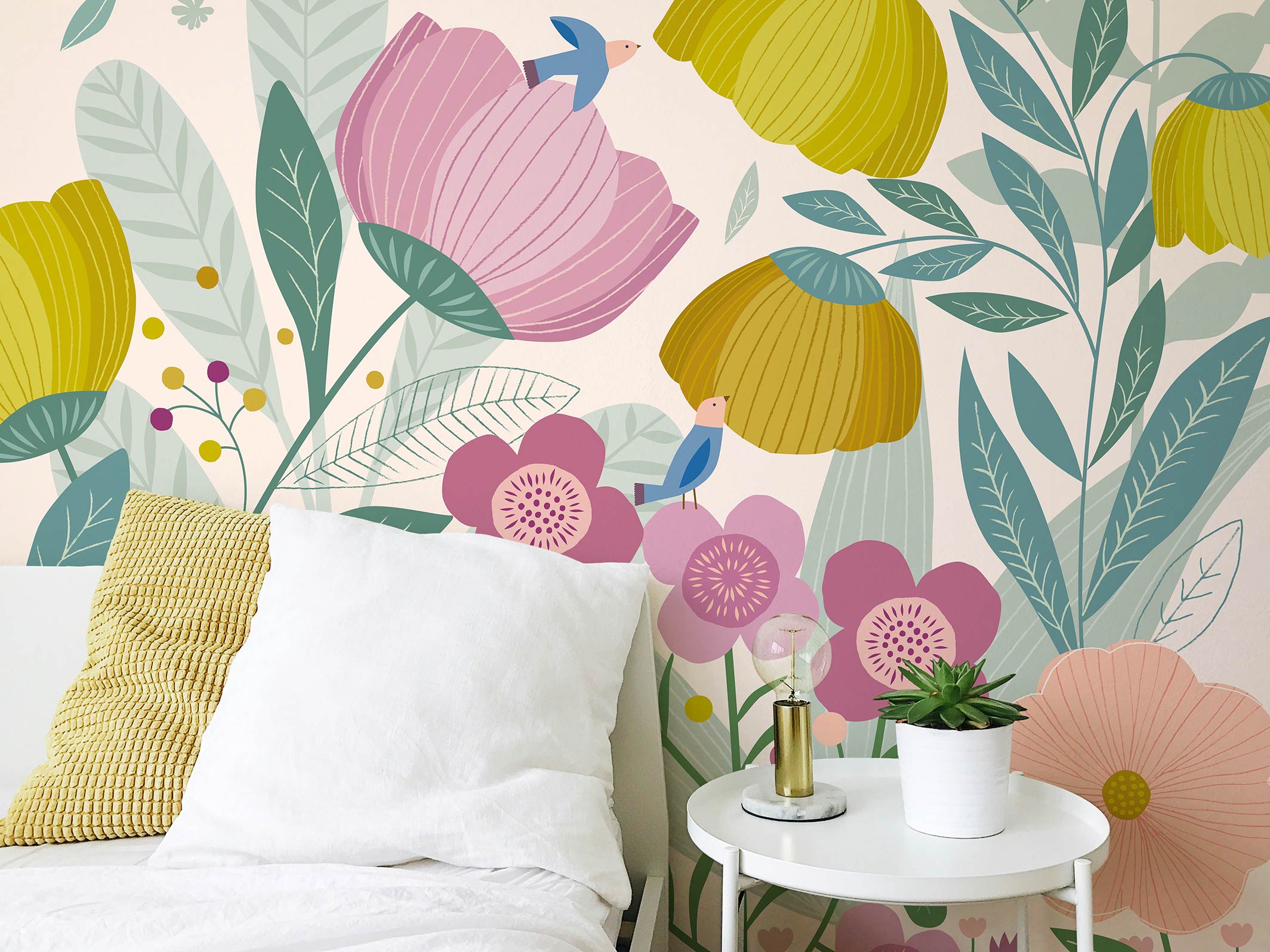 Décor Promenade champêtre - écru et rose, en tête-de-lit dans une chambre aux teintes naturelles