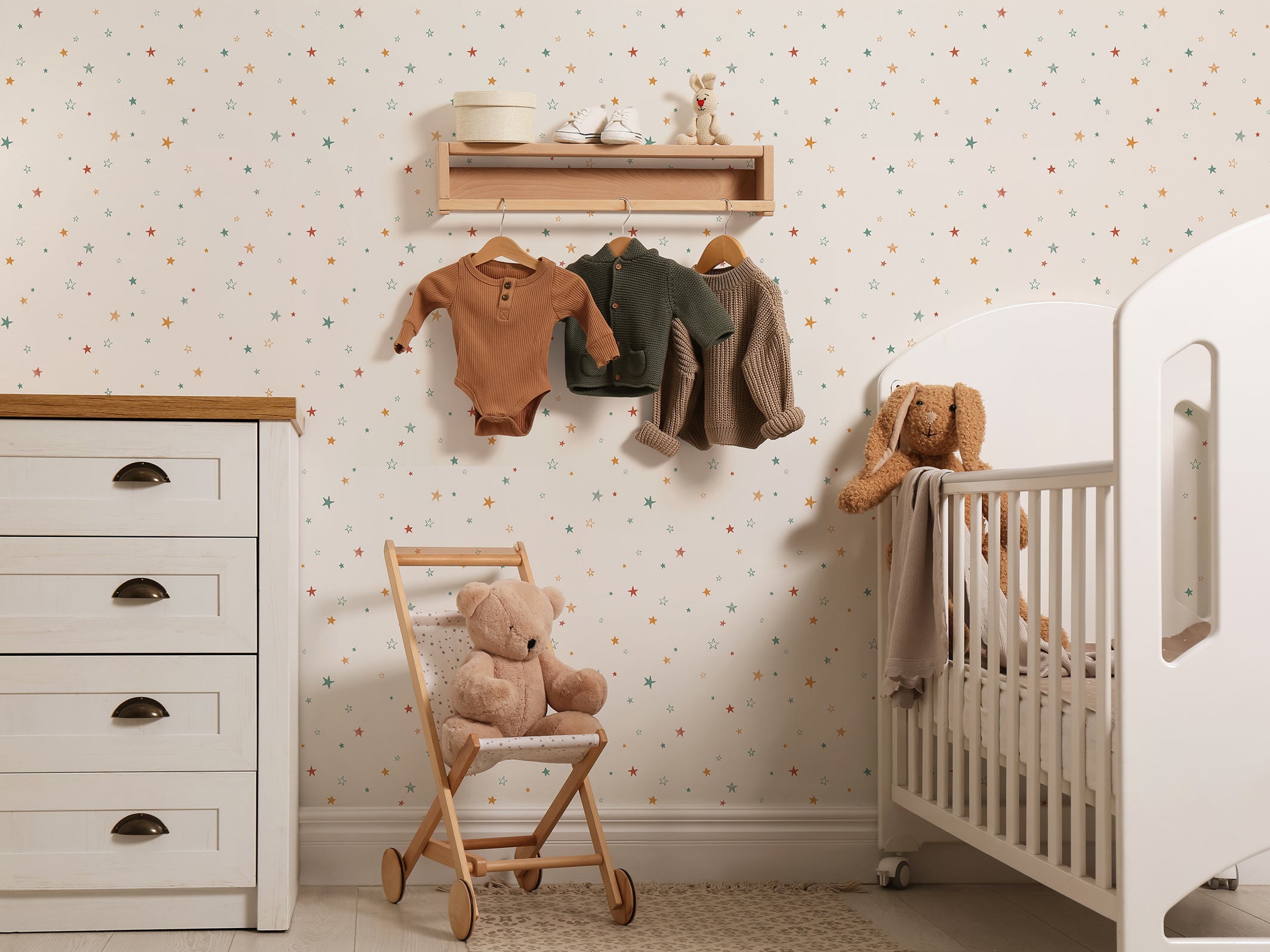 Papier peint Little Stars - Beige cendré & Terracotta dans une chambre pour bébé