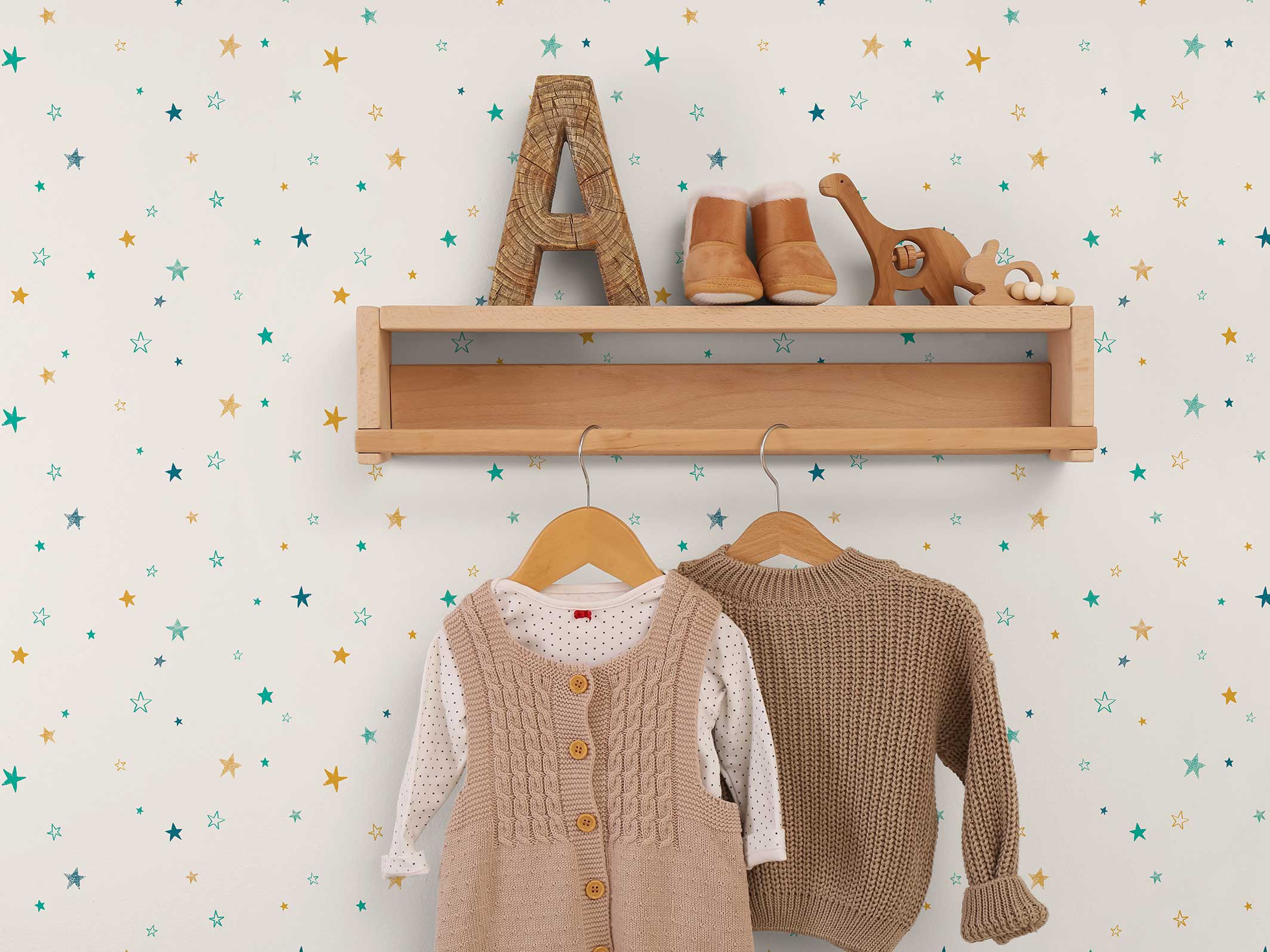 Papier peint enfant - Little Stars - Green & Gold - dans une chambre d'enfant
